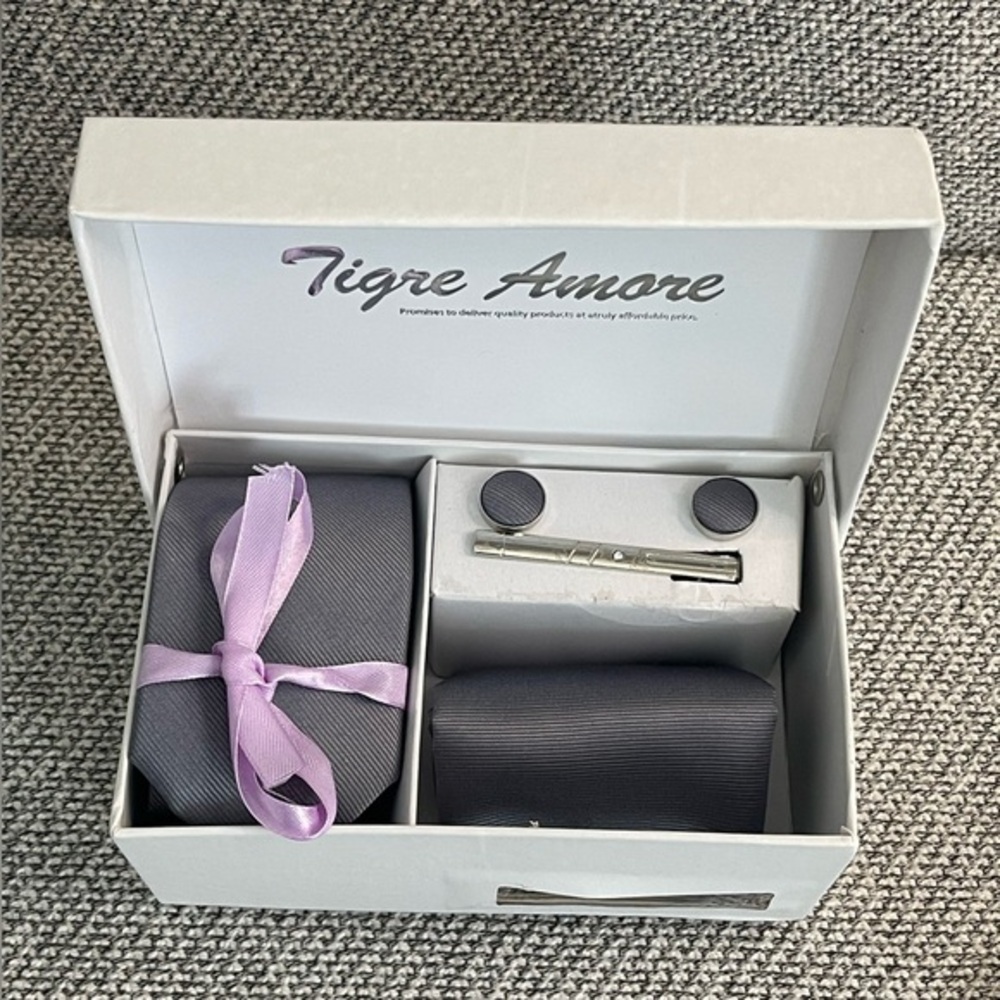 Gray Tie Set with Elegant Accessories